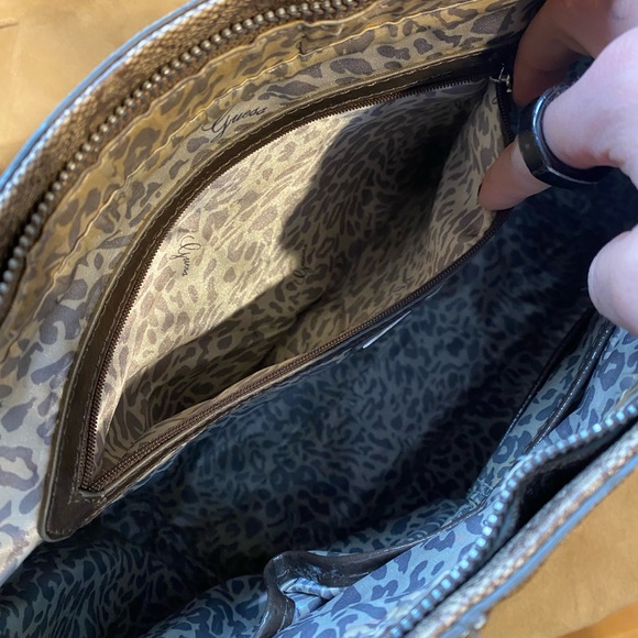 GUESS handbag 👜 - Picture 5 of 6